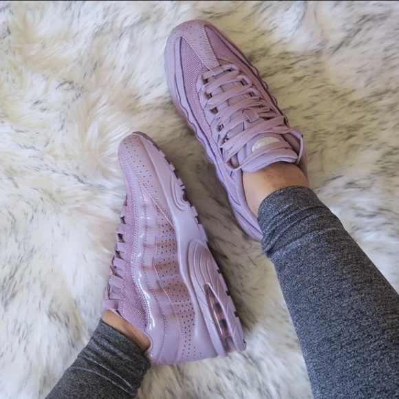 Nike Shoes - ‼️Sold ‼️🔥 Rare Nike Air Max 95 SE Pink 6Y/7.5W